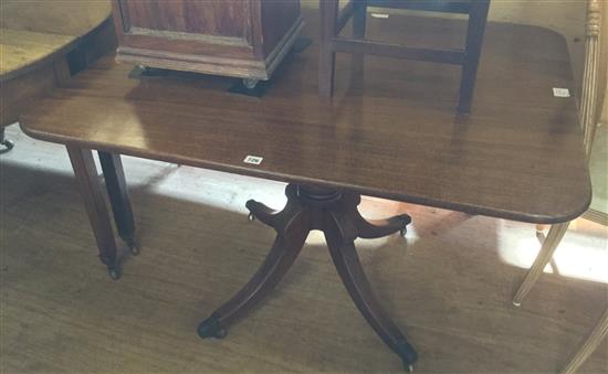 Regency mahogany breakfast table(-)